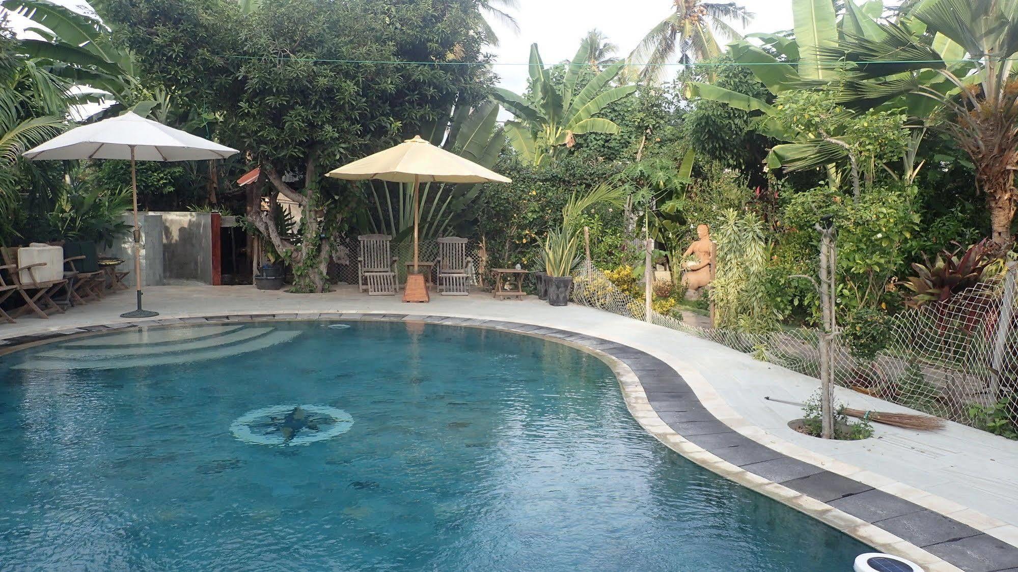 ホテル Hibiscus House Bali ペムテラン エクステリア 写真