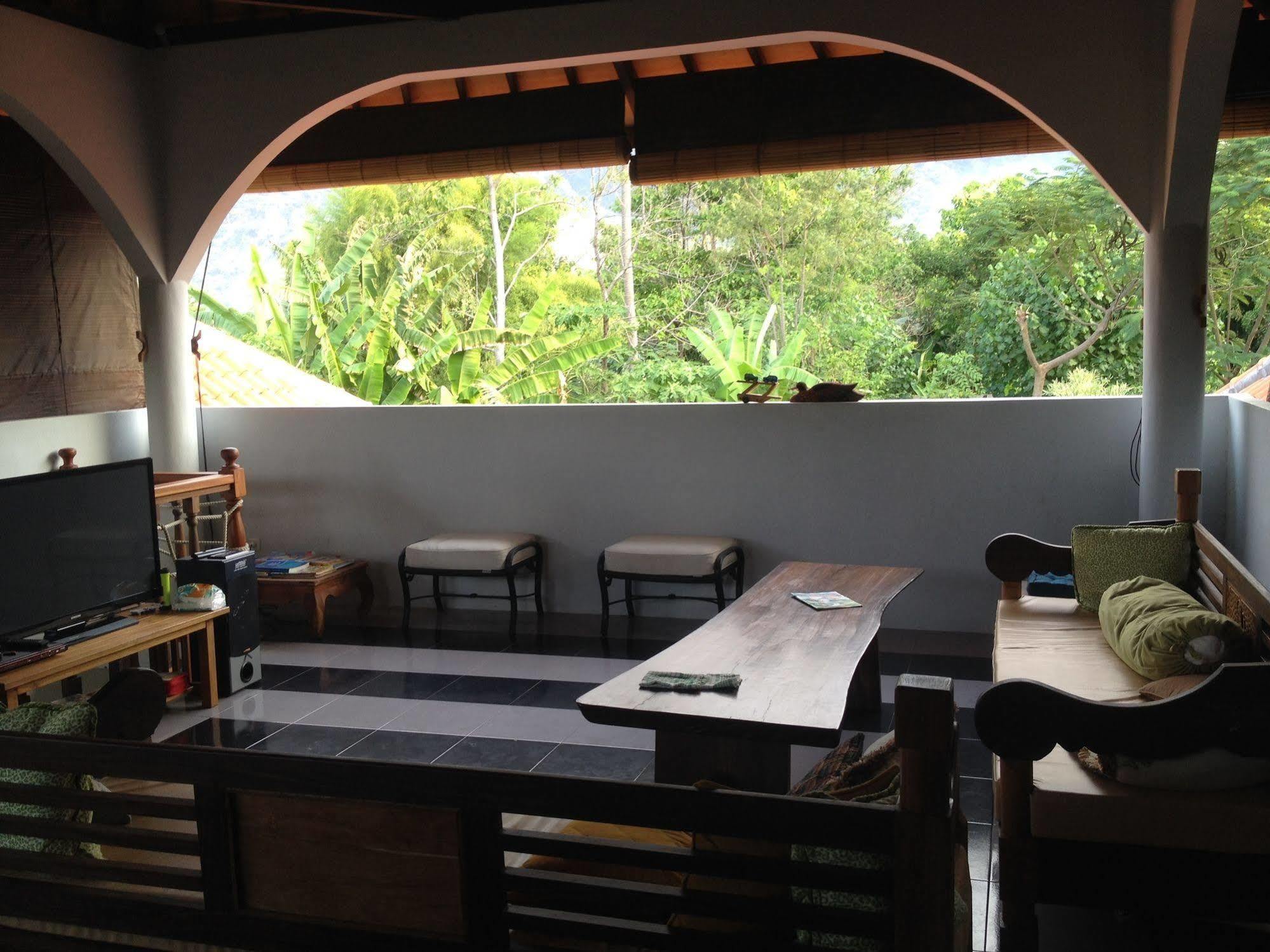 ホテル Hibiscus House Bali ペムテラン エクステリア 写真