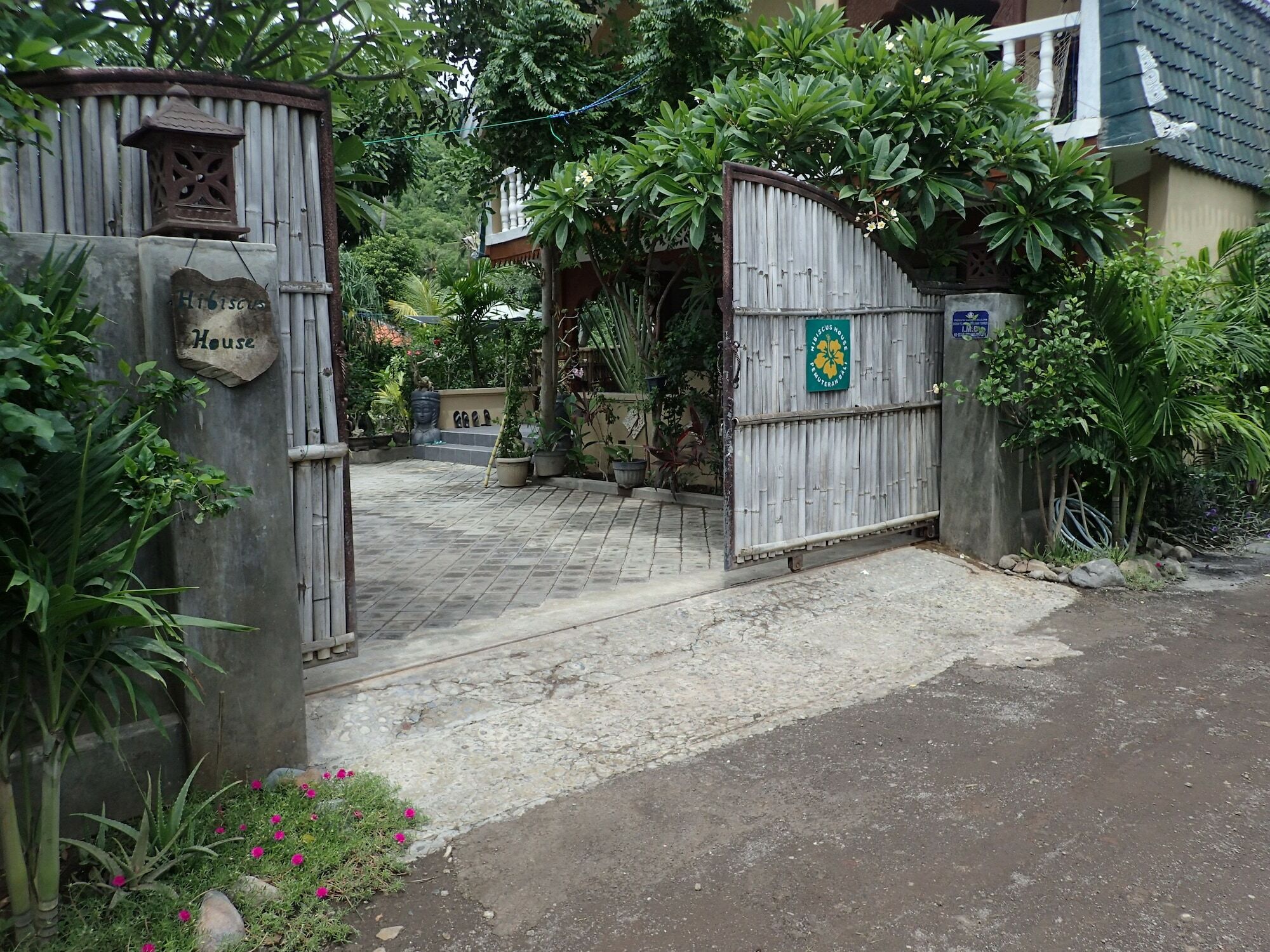 ホテル Hibiscus House Bali ペムテラン エクステリア 写真